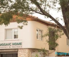 Mosaic Home Hostel & Garden Kërkon Punonjës/e Sanitare