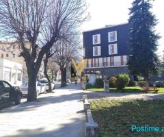 SHITET DYQAN 21 M2 TE BLV. REPUBLIKA, KORÇË 52.500 EURO