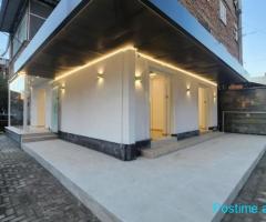 Ambjent biznesi në shitje, Rruga e Kavajës