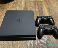 PS4 Slim me 4 Lojra