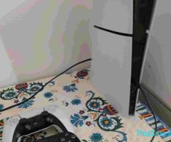 Ps5 slim digital, 2 leva