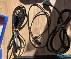 Shitet ps4 200mije + 4 lojera