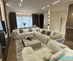 Vilë Rezidenciale – Vile Roses, Farkë