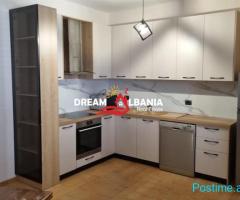 Jepet me qera apartament 3+1+2 dhe parkim tek Liqeni i Thate