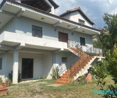 Shitet shtepi private