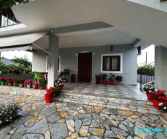 Jepet shtepi me qera ditore