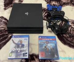 PS4 Pro + Fifa 23 God of war , dy leva dhe kufje gaming