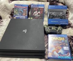 PS4 PRO super gjendje me leva dhe lojra origjinale