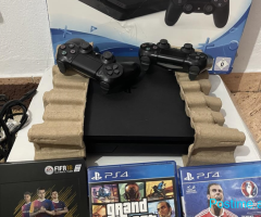 PS4 slim ne kuti gjendje 10/10 me dy leva dhe lojra