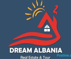 Shitet dyqan afer pallatit me shigjeta buze rruge,