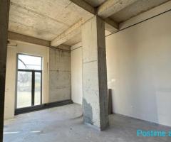 Jepet me qera ambient komercial ne Astir tek Kompleksi Jolla