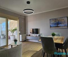 Shitet apartament 2+1 në Sarande, me pamje nga deti.