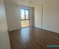 Ambjent zyrash me qera, Rruga e Kavajës