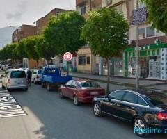 Shitet Dyqan buze Rruge te Spitalet