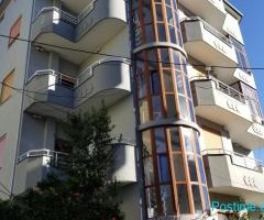 Vile 6 katëshe me garazh dhe papafingo, 730.000 Euro (Selitë