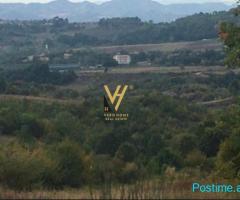 SHITET TOKE 5.500M2 PRANES EQUOS RESORT, GURRE 275.000 EURO