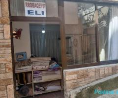Godinë me Apartamente + 4 Dyqane – Mundësi Investimi Okazion