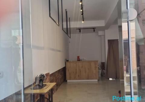 Godinë me Apartamente + 4 Dyqane – Mundësi Investimi Okazion - 2/4