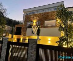 SHITEN DY VILA 2 KATSHE 400 M2 TE TEGU 2.600.000 EURO