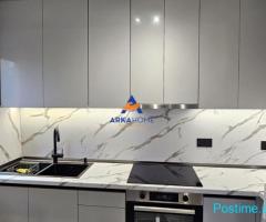 APARTAMENT ME QERA 3+1+BALLKON " PAZARI I RI " 700 EURO