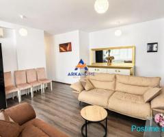 SHITET APARTAMENT 2+1+BALLKON "PRANË BAR OSLO,ISH FUSHA E AV
