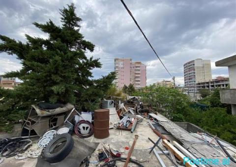 Shitet Prona pran stacionit te trenit 150m2 per me shume inf - 4/5