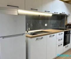 JEPEN ME QERA 2 APARTAMENTE 1+1 RRUGA E DURRESIT 1.300 EURO