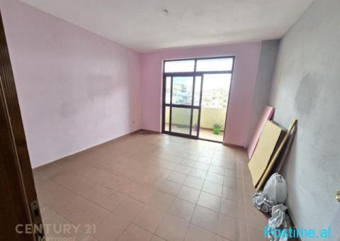 Apartament 2+1 për Shitje pranë Pazarit të Ri, Rruga Vllazen - 1/5