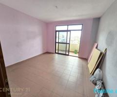 Apartament 2+1 për Shitje pranë Pazarit të Ri, Rruga Vllazen