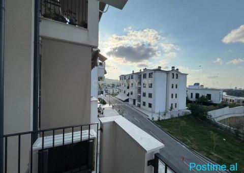Shitet Apartament 2+1+2 me dy ballkone tek Liqeni i Thate - 3/5