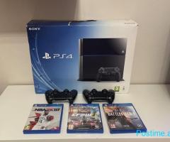 PS4 Classic ne kuti gjendje 10/10 me dy leva dhe lojra