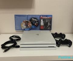 PS4 PRO I bardhe super gjendje me dy leva dhe lojra