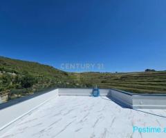 Shitet Shtëpi 3-Katëshe me Taracë Panoramike