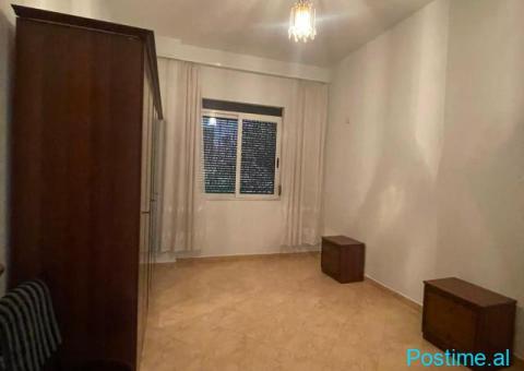 Jepet me qira shtëpi private 3+1 – Pranë Markates! - 8/10