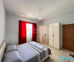 SHITET SHTËPI PRIVATE 2-KATËSHE – HAPËSIRË, KOMODITET DHE PR