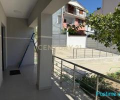 Jepet me qira shtëpi private 3+1+2 në Sauk të Ri!