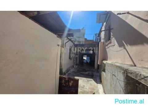 Shitet Shtëpi Private 1-Katëshe në Qendër të Durrësit, Rrugi - 6/7