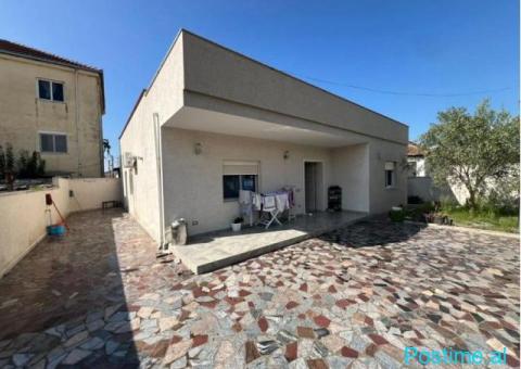 Shitet Shtëpi Private tek 4 Rrugët, Shijak - 1/10