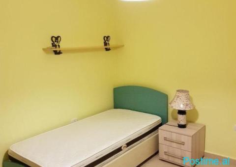 APARTAMENT ME QERA 2+1+2 RRUGA E BARRIKADAVE 70.000 LEKE - 2/5