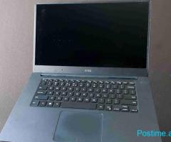 Dell xps 15 per pjese ndez po ben flicker bordi