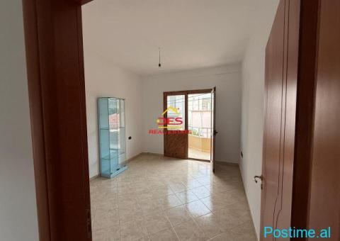 🏡 JEPET ME QIRA VILË 3-KATËSHE PRANË FABRIKËS SË TULLAVE - 4/10