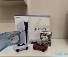 PS5 Slim I ri me dy leva dhe lojra