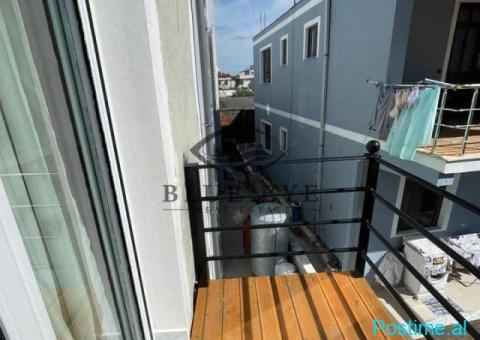 JEPET SHTEPI PRIVATE 1+1 ME QERA PRANE RRETHIT TE KENETES LA - 2/9