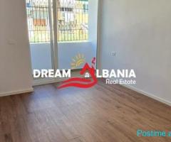Shitet Apartament 1+1 tek 21 Dhjetori, prane Mozzaikut ne Ti