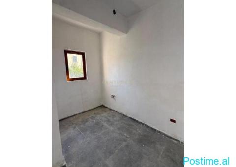 +355694812568 Ofrojme per shitje apartament 1+1 prane Stadiu - 2/10