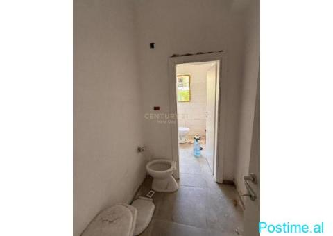 +355694812568 Ofrojme per shitje apartament 1+1 prane Stadiu - 10/10