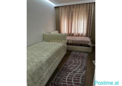 Shitet Apartament 2+1+post Parkimi, me Pamje në Liqenin e Th - 9/10