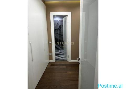 Shitet Apartament 2+1+post Parkimi, me Pamje në Liqenin e Th - 10/10