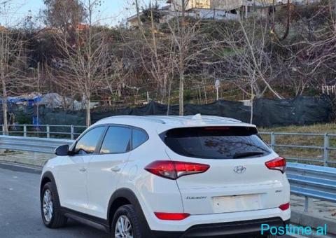 Hyundai Tucson - 4/10
