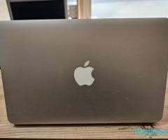 Laptop Apple Air 2012